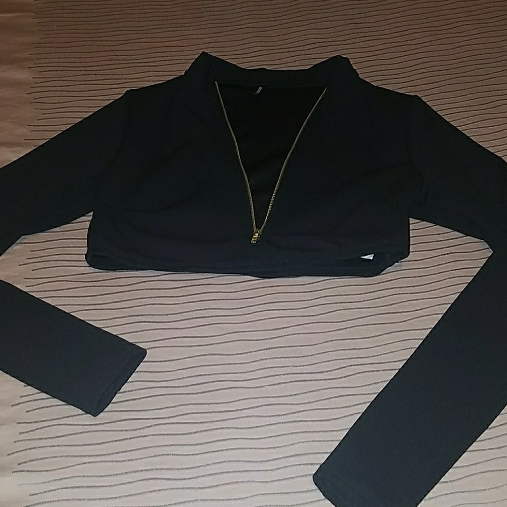 Black zip up crop top